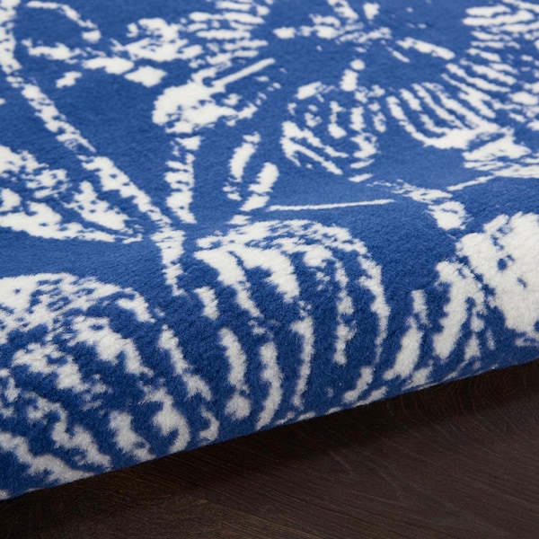 Homeroots 5 x 7 ft. Navy & Ivory Floral Vines Area Rug - 385848