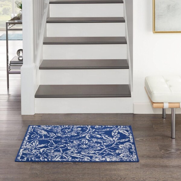 Homeroots 5 x 7 ft. Navy & Ivory Floral Vines Area Rug - 385848