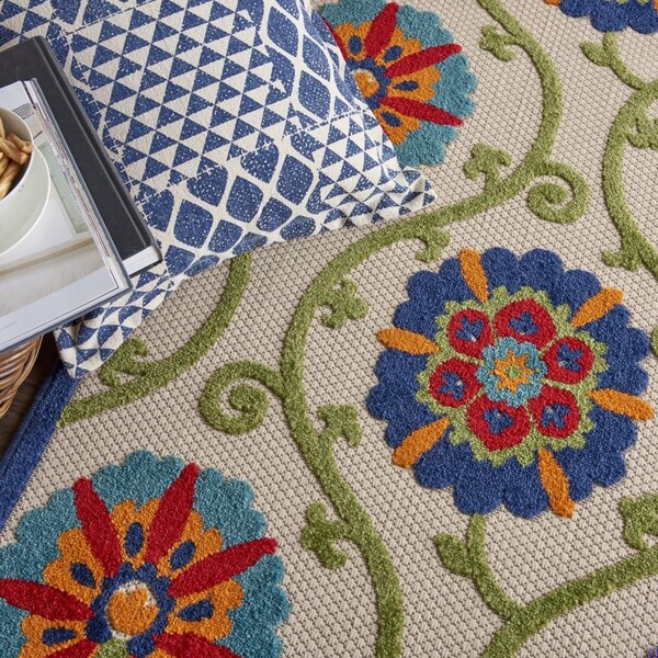 Homeroots 4 x 6 ft. Blue Floral Vines Indoor & Outdoor Area Rug - 384971