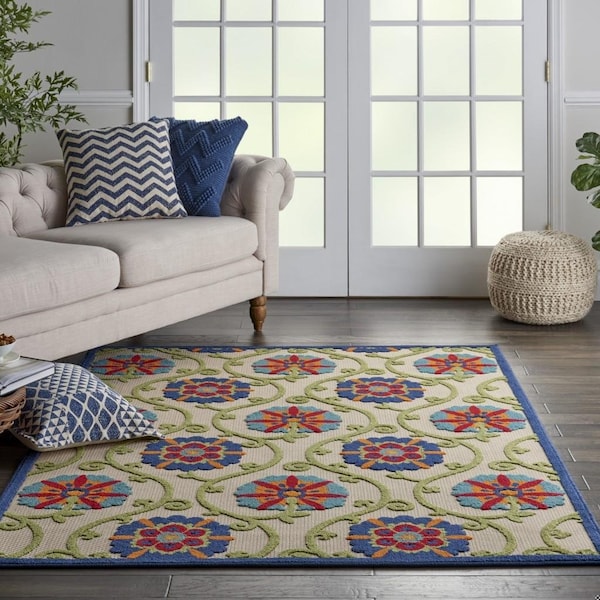 Homeroots 4 x 6 ft. Blue Floral Vines Indoor & Outdoor Area Rug - 384971