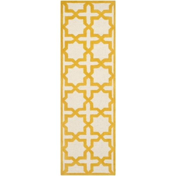 Safavieh Cambridge Accent Rug, Ivory and Gold - 2 ft. - 6 in. x 4 ft. - CAM125U-24
