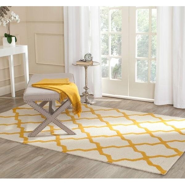 Safavieh Cambridge Hand Tufted Round Rug- Ivory - Gold- 4 x 4 ft. - CAM121U-4R