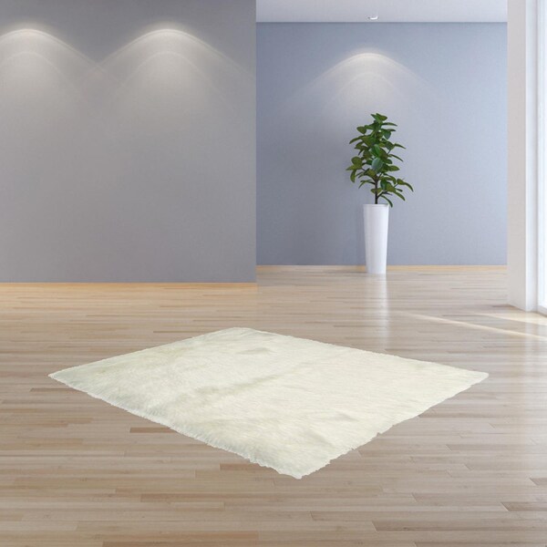 Homeroots 2 x 3 ft. Hudson Faux Fur Rectangular Rug - Off White - 294253