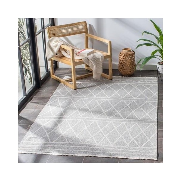 Safavieh 4 ft.-5 in. x 6 ft.-5 in. Augustine 400 Rectangle Area RugGrey & Ivory - AGT474A-4