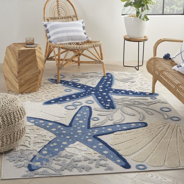 Homeroots 4 x 6 ft. Blue & Gray Indoor & Outdoor Area Rug - 385069