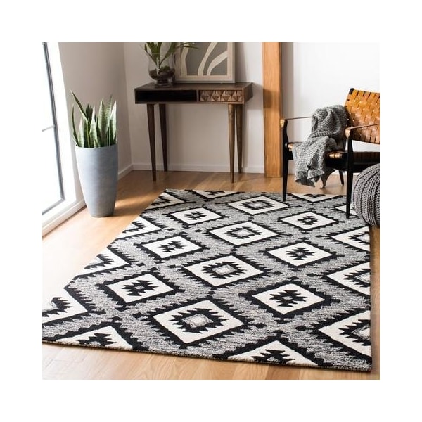 Safavieh 5 x 8 ft. Aspen Rectangle Hand Tufted RugCharcoal & Black - APN813Z-5