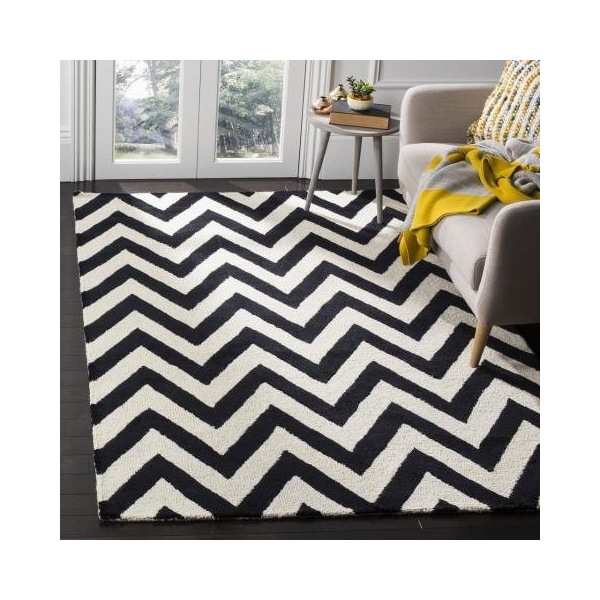 Safavieh Cambridge Hand Tufted Runner Rug- Black - Ivory- 2 ft. 6 in. x 10 ft. - CAM139E-210