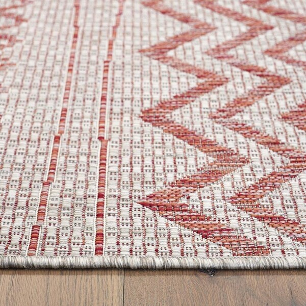 Homeroots 5 x 8 ft. Beige & Red Zigzag Indoor & Outdoor Area Rug - 396227