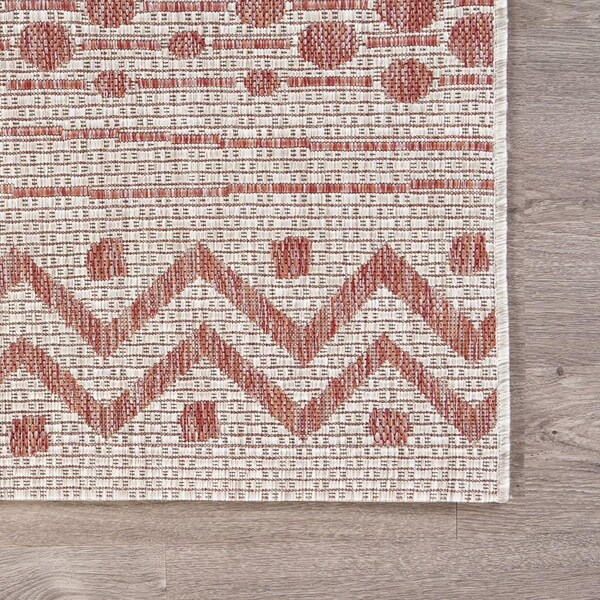 Homeroots 5 x 8 ft. Beige & Red Zigzag Indoor & Outdoor Area Rug - 396227