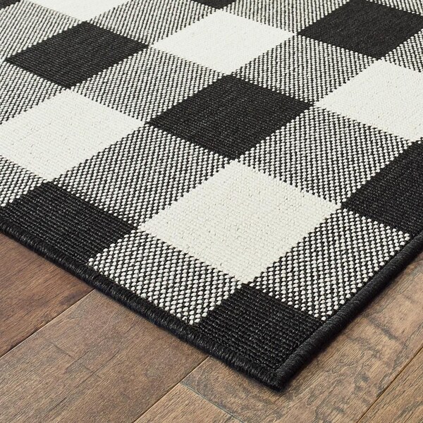 Homeroots 2 x 8 ft. Black & Ivory Gingham Indoor & Outdoor Runner Rug - 389517