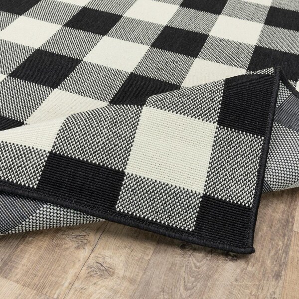 Homeroots 2 x 8 ft. Black & Ivory Gingham Indoor & Outdoor Runner Rug - 389517