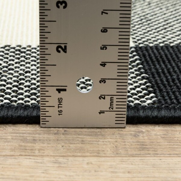 Homeroots 2 x 8 ft. Black & Ivory Gingham Indoor & Outdoor Runner Rug - 389517