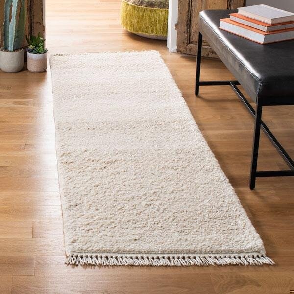 Safavieh 2 ft. 3 in. x 8 ft. Casablanca Runner Hand Knotted RugBeige - CSB521B-28
