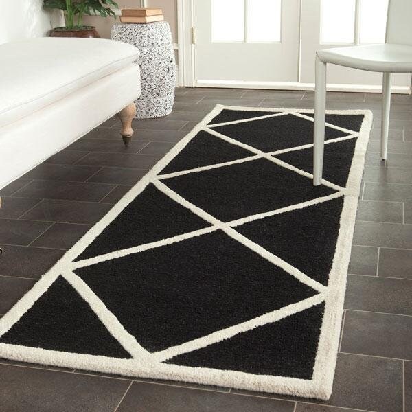 Safavieh Cambridge Hand Tufted Accent Rug- Black - Ivory- 2 x 3 ft. - CAM136E-2