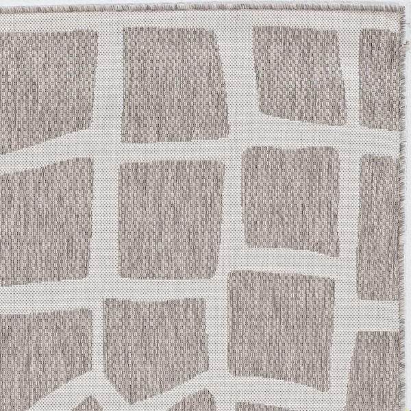 Homeroots 47 x 31 in. Ivory or Grey Polypropylene Rug - 375252