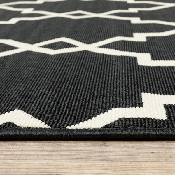 Homeroots 2 x 8 ft. Black & Ivory Trellis Indoor & Outdoor Runner Rug - 389531