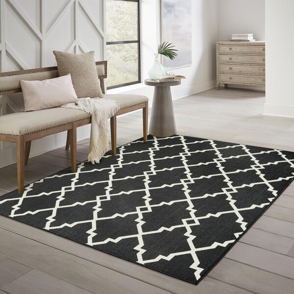 Homeroots 2 x 8 ft. Black & Ivory Trellis Indoor & Outdoor Runner Rug - 389531