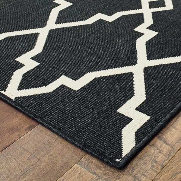Homeroots 2 x 8 ft. Black & Ivory Trellis Indoor & Outdoor Runner Rug - 389531