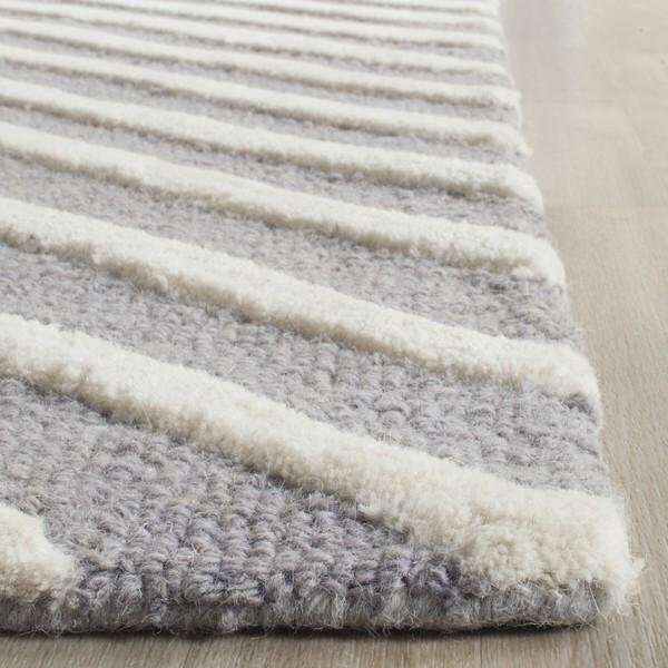 Safavieh Cambridge Hand Tufted Runner Rug- Silver - Ivory- 2 ft. 6 in. x 16 ft. - CAM129D-216
