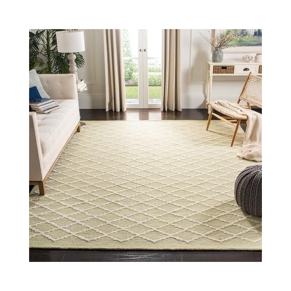 Safavieh Cambridge Accent Hand Tufted Rug, Light Green and Ivory - 2 x 3 ft. - CAM137B-2