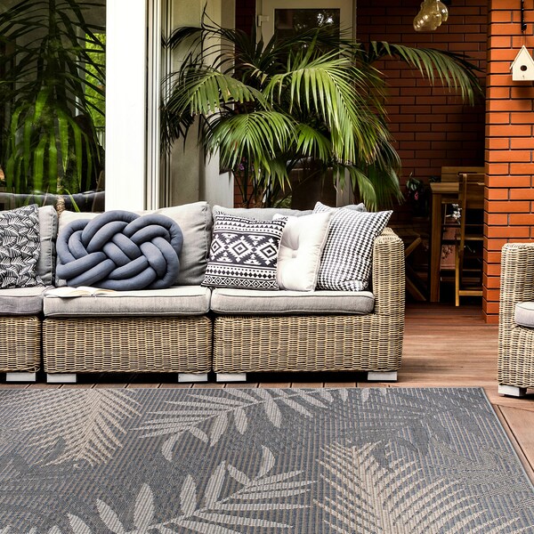 World Rug Gallery Bahama Palm Frond Indoor/Outdoor Non-Shedding Area Rug 5' x7' Gray - 430GRAY5X7