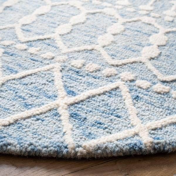 Safavieh Blossom Hand Tufted Runner Area RugBlue & Ivory 2 ft.3 in. x 8 ft. - BLM115M-28