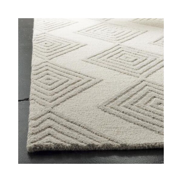 Safavieh 4 x 6 ft. Contemporary Blossom Hand Tufted Area RugIvory & Silver - BLM111A-4