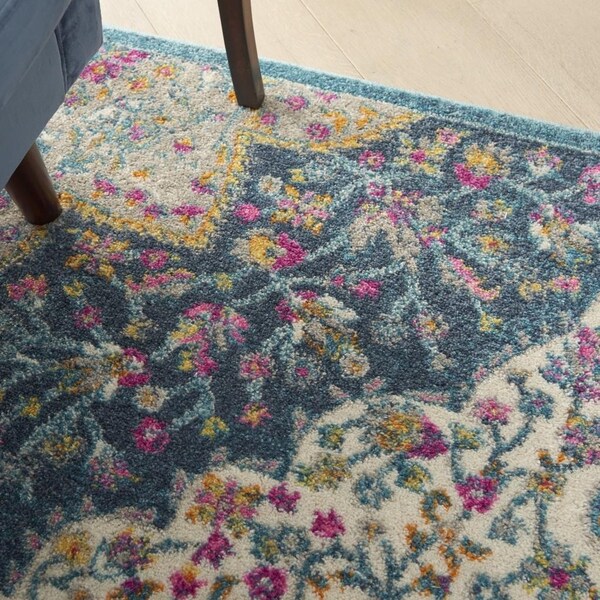 Homeroots 4 x 6 ft. Blue & Pink Medallion Area Rug - 385745