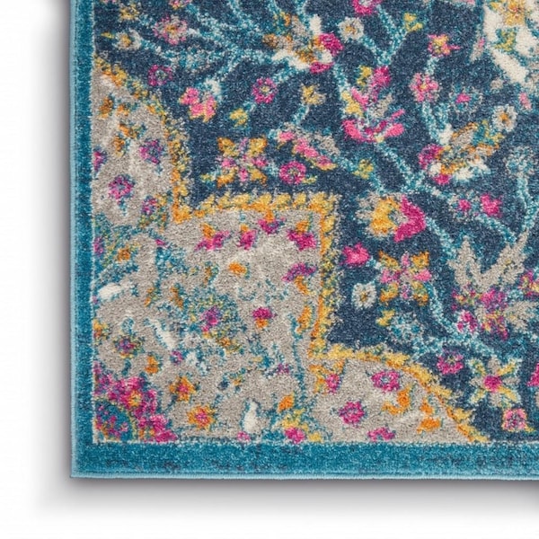 Homeroots 4 x 6 ft. Blue & Pink Medallion Area Rug - 385745