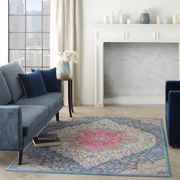 Homeroots 4 x 6 ft. Blue & Pink Medallion Area Rug - 385745