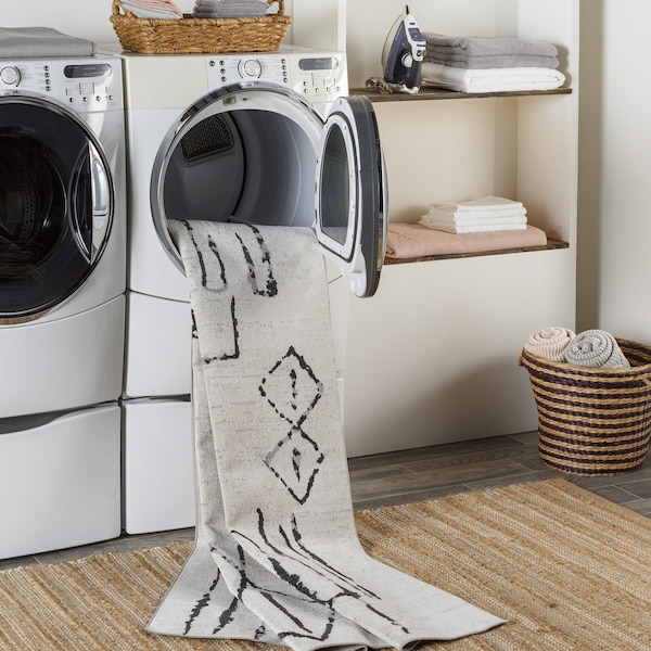 Livabliss Lavadora LVR-2318 Machine Washable Area Rug - LVR2318-67RD