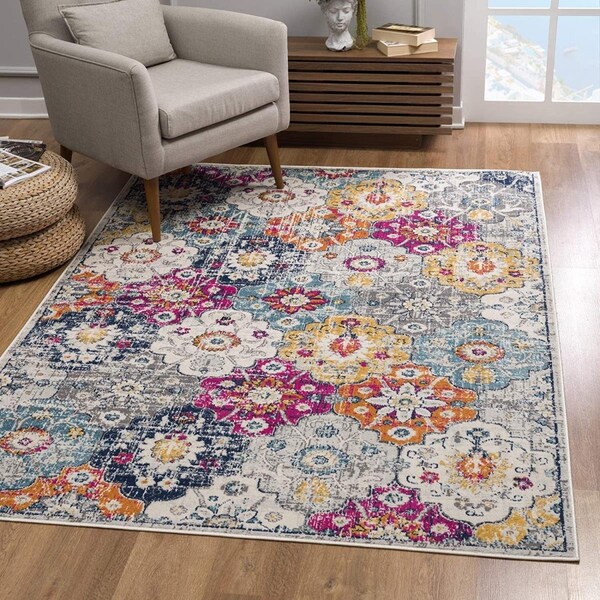 Homeroots 4 x 6 ft. Rust Distressed Floral Area Rug - 392934