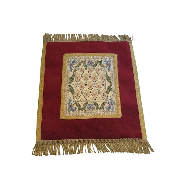 Made4Mansions 12 x 16 in Belgium Fouquete Table Round Runner Burgundy - MA892161