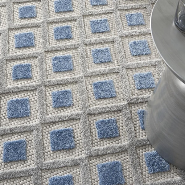 Homeroots 4 ft. Round Blue & Gray Indoor & Outdoor Area Rug - 385150