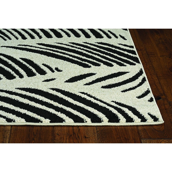 Homeroots 23 x 45 in. Black or White Polypropylene Rug - 375008