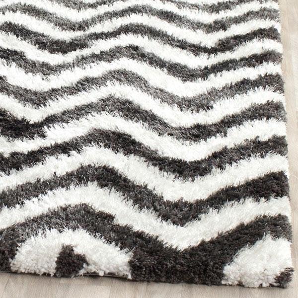 Safavieh Barcelona Shag Hand Tufted Rectangle Rug- Graphite - Ivory- 4 x 6 ft. - BSG320D-4