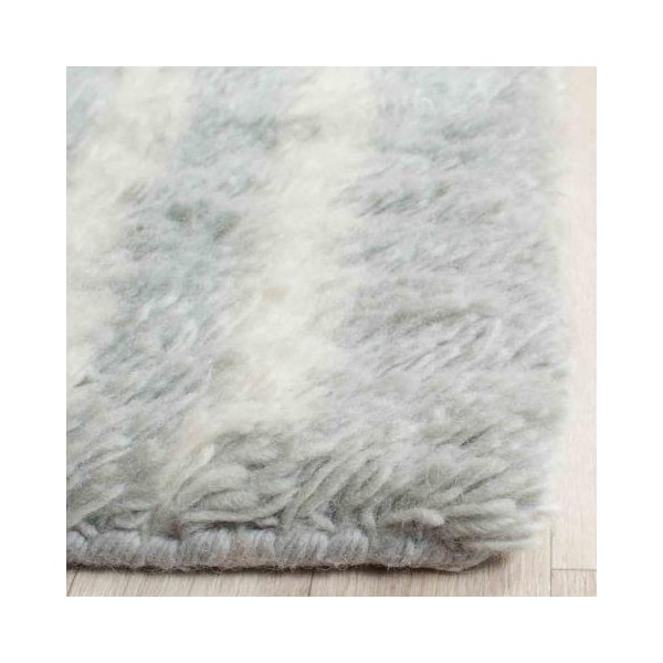 Safavieh 2 ft. 3 in. x 8 ft. Runner Casablanca Hand Tufted RugBlue & Ivory - CSB894B-28