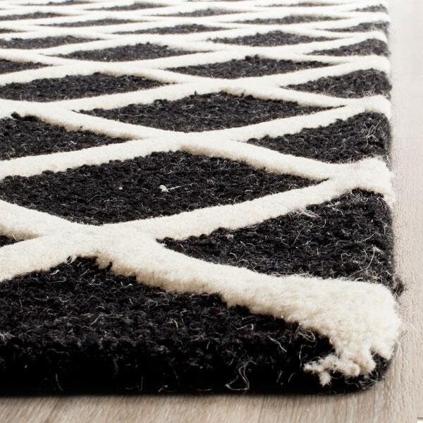 Safavieh 2 x 3 ft. Cambridge Hand Tufted Accent Area RugBlack & Ivory - CAM135E-2