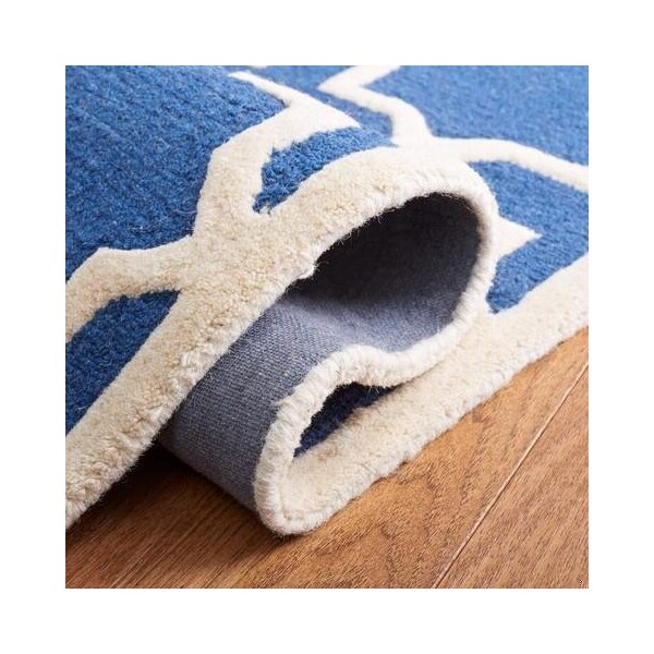 Safavieh Cambridge Hand Tufted Accent RugNavy Blue & Ivory 2 ft.-6 in. x 4 ft. - CAM125G-24