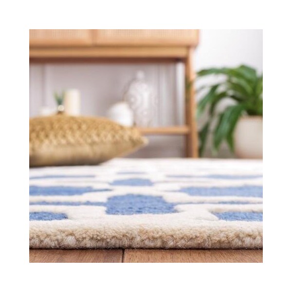 Safavieh Cambridge Hand Tufted Accent RugNavy Blue & Ivory 2 ft.-6 in. x 4 ft. - CAM125G-24