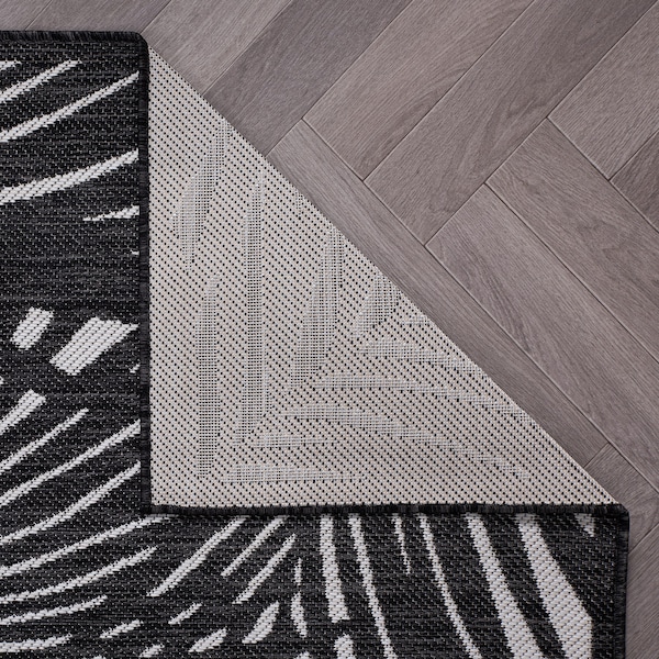 World Rug Gallery Contemporary Palm Leaf Textured Flat Weave Indoor/Outdoor Area Rug 2' x 7' Black - 118BLACK2X7