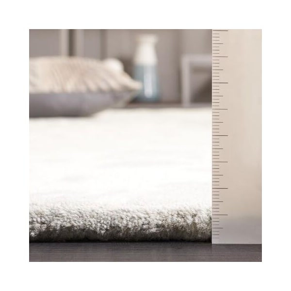 Safavieh Bella Hand Tufted Accent Rug- Grey - Ivory- 2 x 3 ft. - BEL115D-2