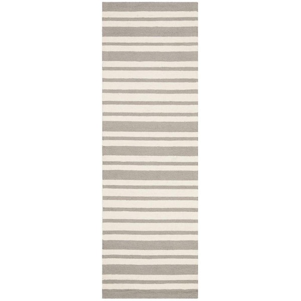 Safavieh Kids Hand Tufted Runner RugGrey & Multi Color 2 ft. 6 in. x 8 ft. - SFK917C-28