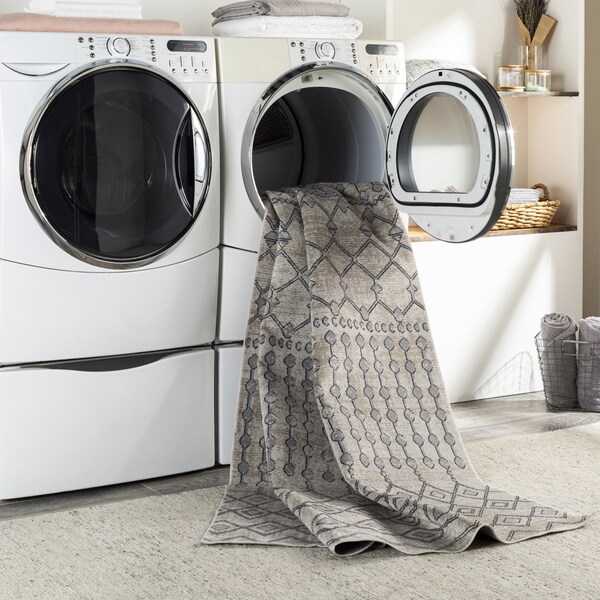 Livabliss Lavadora LVR-2339 Machine Washable Area Rug - LVR2339-67RD