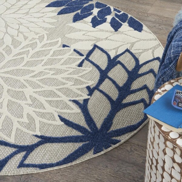 Homeroots 4 ft. Round Ivory & Navy Indoor & Outdoor Area Rug - 384832