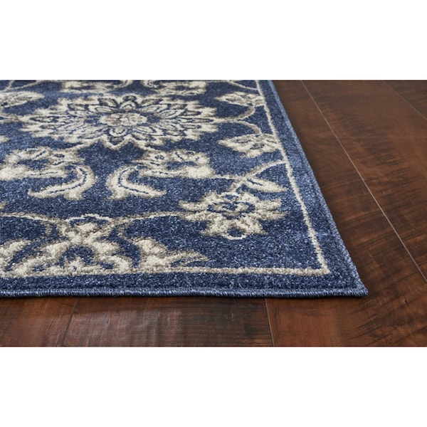 Homeroots 3 ft. 3 in. x 4 ft. 11 in. UV-Treated Polypropylene Denim Area Rug - 353454