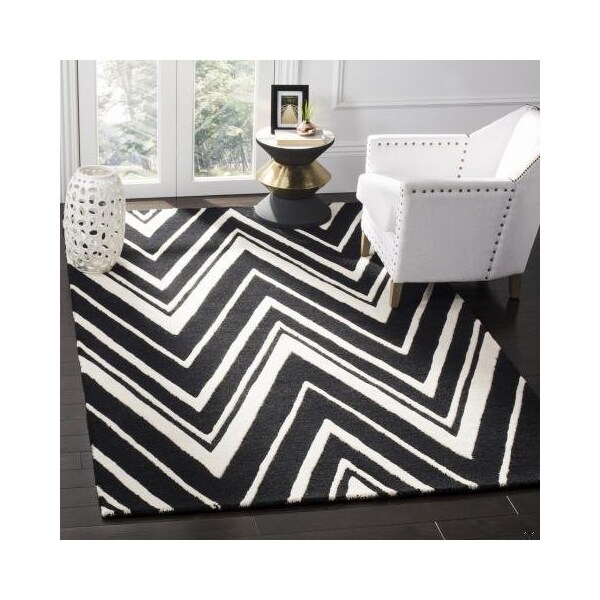 Safavieh Cambridge Hand Tufted Rectangle Rug- Black - Ivory- 2 ft. 6 in. x 4 ft. - CAM711K-24