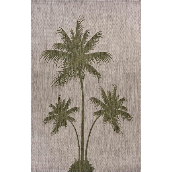 Homeroots 5 x 7 ft. Green Palm Tree Indoor & Outdoor Area Rug - 393757
