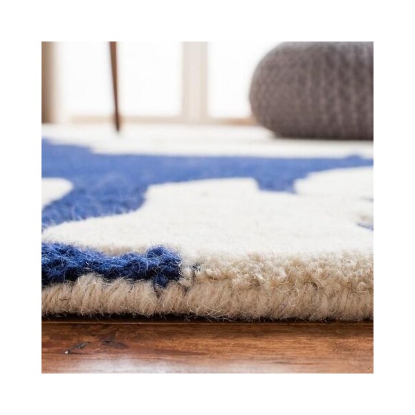 Safavieh Cambridge Hand Tufted Rectangle RugNavy & Ivory 3 x 5 ft. - CAM782M-3