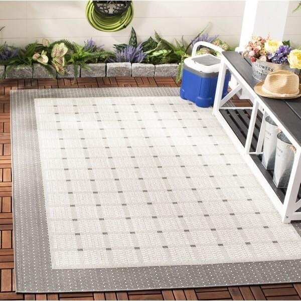 Safavieh 6 ft. 7 in. x 6 ft. 7 in. Bermuda 800 Power-Loomed Round Rug Gray & Ivory - BMU801F-7R